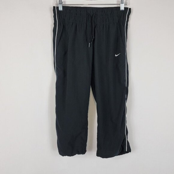 Nike Womens Capri Cropped Running Pants Size Medium Black White Gym Jogging - Picture 1 of 13